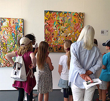 „Farbige Wahrheiten – realidades a colores“ – Laurenzer Grundschulkinder besuchten die Ausstellung